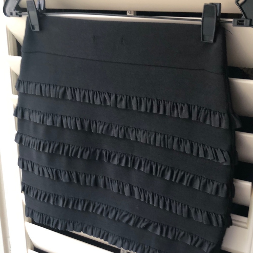 Size Large Forever 21.  Not so… more like Medium. Tight. Short!! 15 inches.
